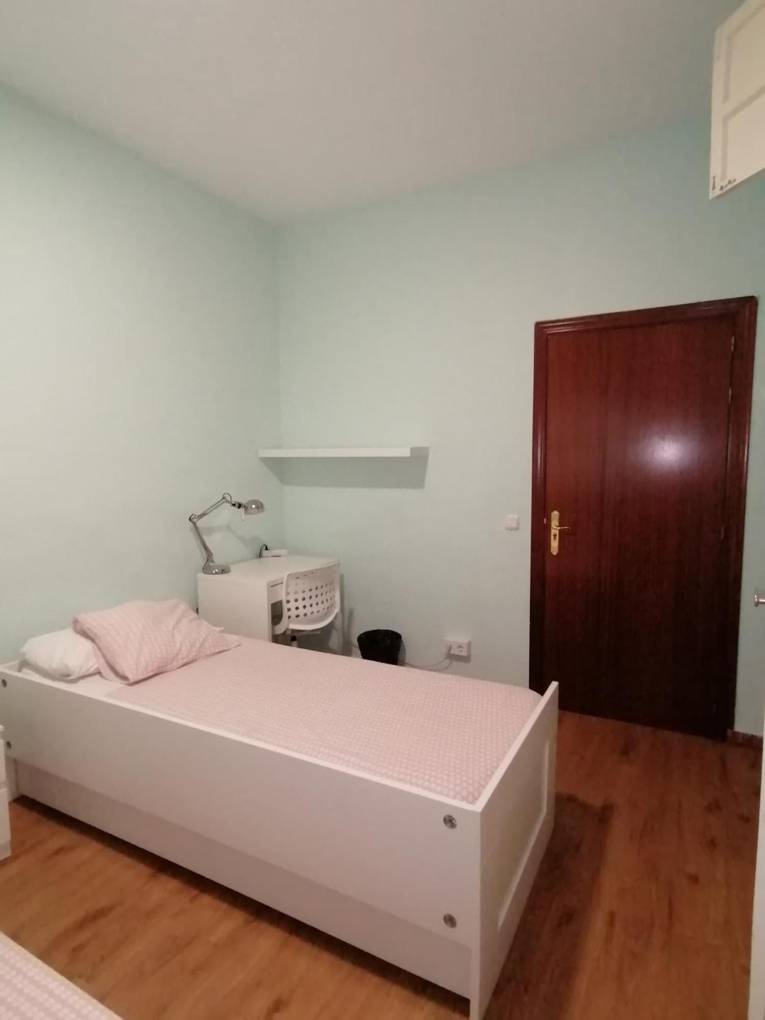 Residencia Abay Hostel Madrid Buitenkant foto